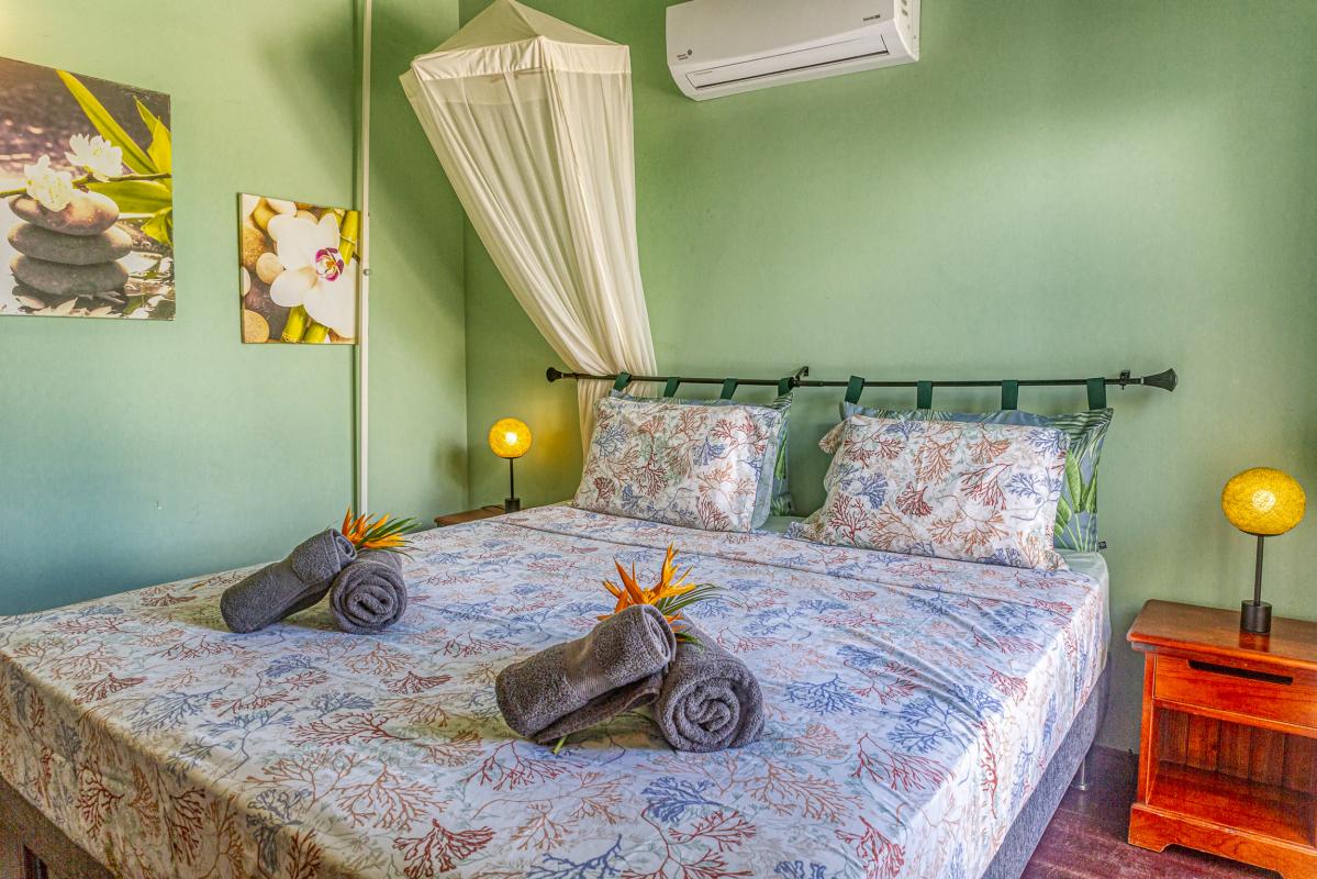 20. Location villa vue mer piscine Deshaies Guadeloupe_Chambre